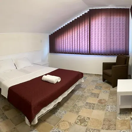 Pensiunea Casa Alba * טוזלה