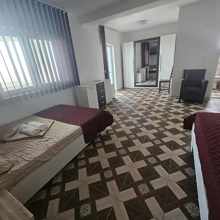 Pensiunea Casa Alba * Tuzla