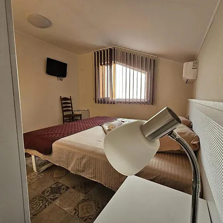 Guest house Pensiunea Casa Alba Tuzla